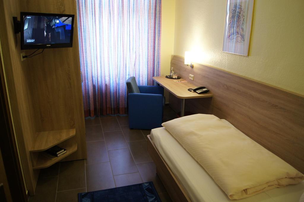 Hotel "Drei Rosen" Ohg Regina & Hans - Peter Fassbinder Leinefelde-Worbis Luaran gambar