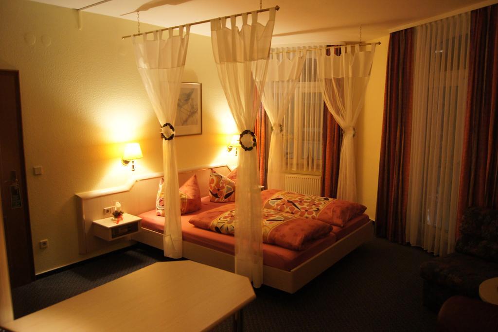Hotel "Drei Rosen" Ohg Regina & Hans - Peter Fassbinder Leinefelde-Worbis Luaran gambar