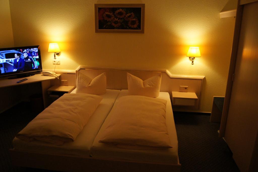 Hotel "Drei Rosen" Ohg Regina & Hans - Peter Fassbinder Leinefelde-Worbis Luaran gambar