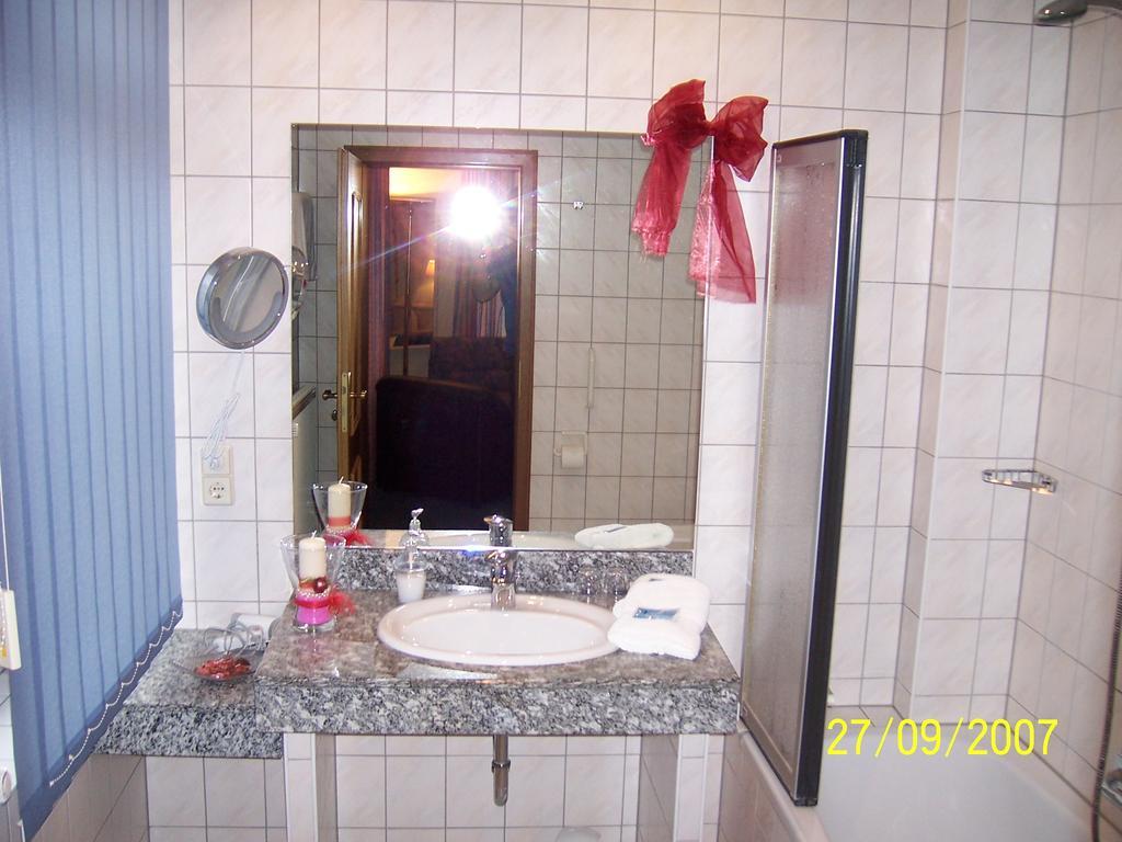 Hotel "Drei Rosen" Ohg Regina & Hans - Peter Fassbinder Leinefelde-Worbis Luaran gambar