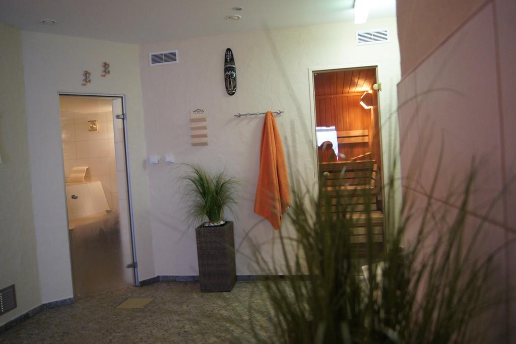 Hotel "Drei Rosen" Ohg Regina & Hans - Peter Fassbinder Leinefelde-Worbis Luaran gambar